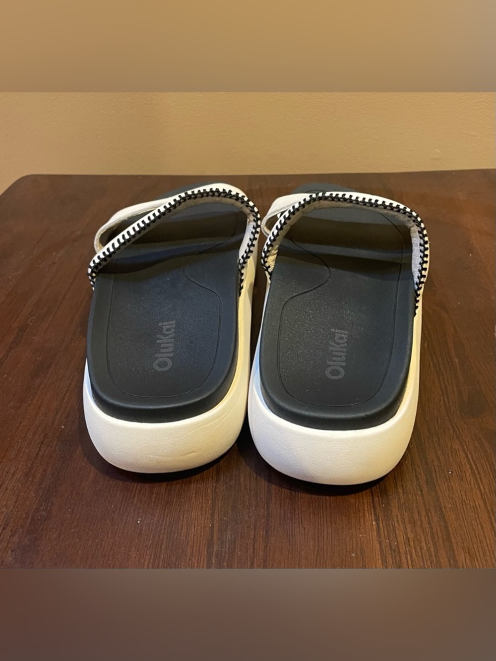 OluKai Pae Slide Sandal, Leather, White / Black, Women’s Size 7 - Picture 4 of 12